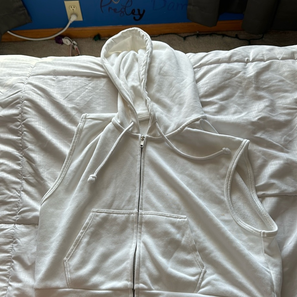 white sleeveless jacket